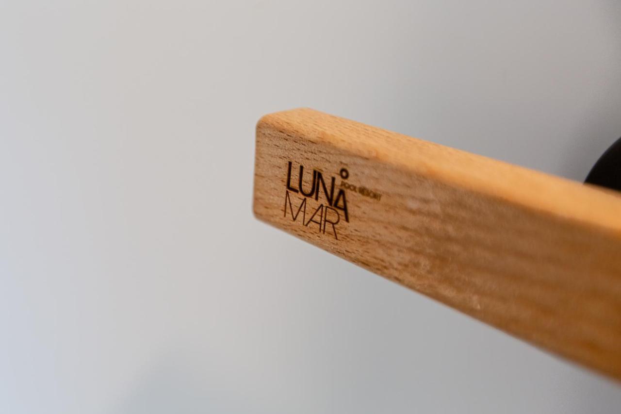 Lunamar Pension Чеджу Екстериор снимка