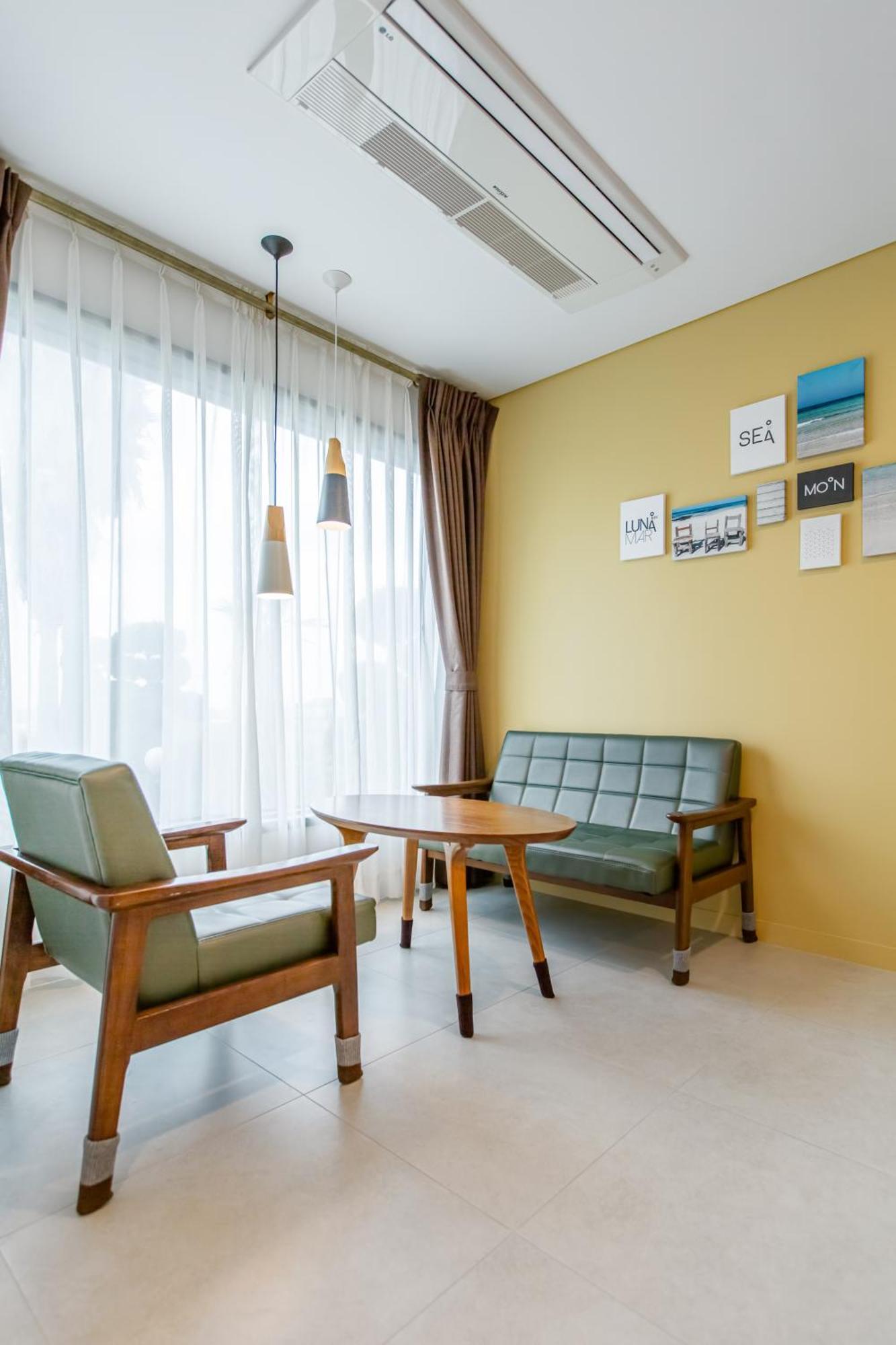 Lunamar Pension Чеджу Екстериор снимка