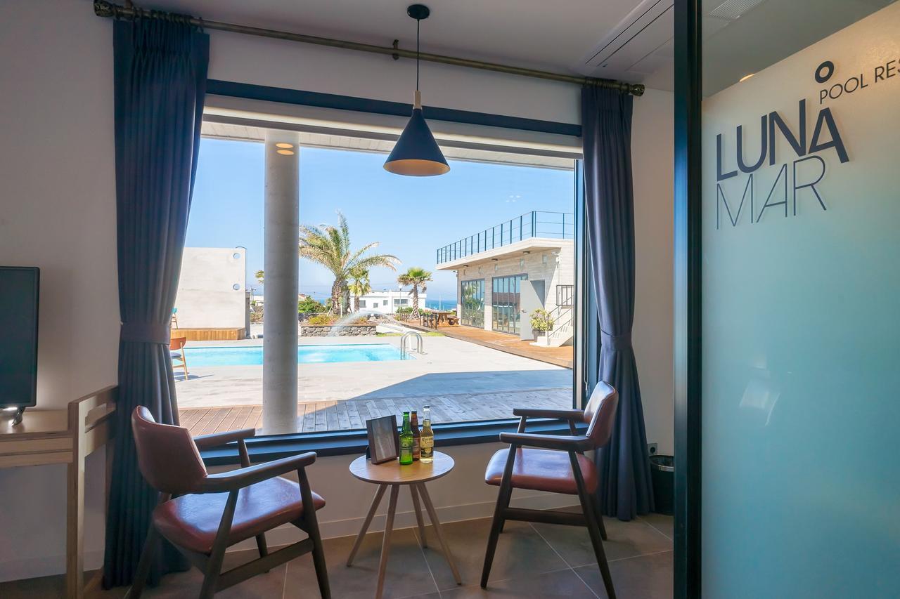 Lunamar Pension Чеджу Екстериор снимка