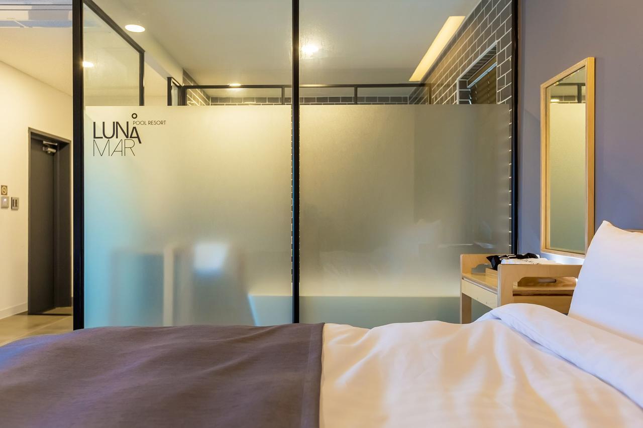 Lunamar Pension Чеджу Екстериор снимка